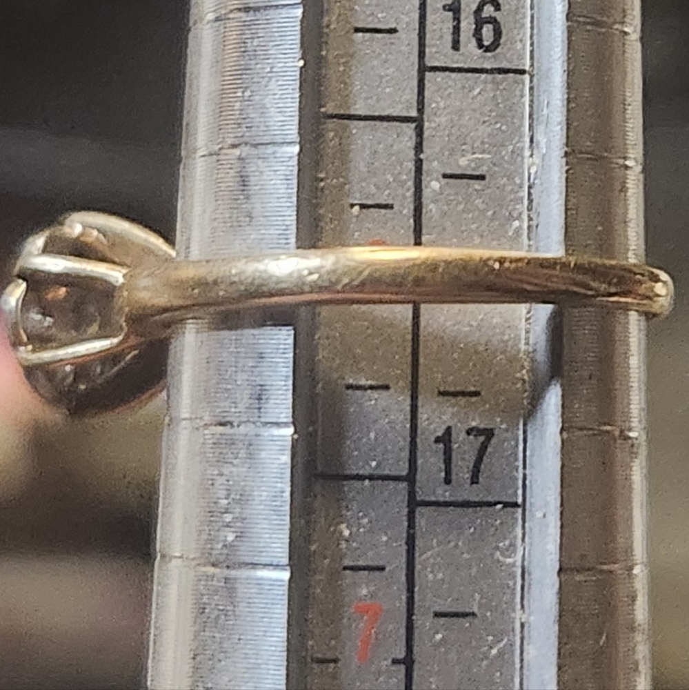 Vintage Solid Gold Diamond Ring - Picture 12 of 16